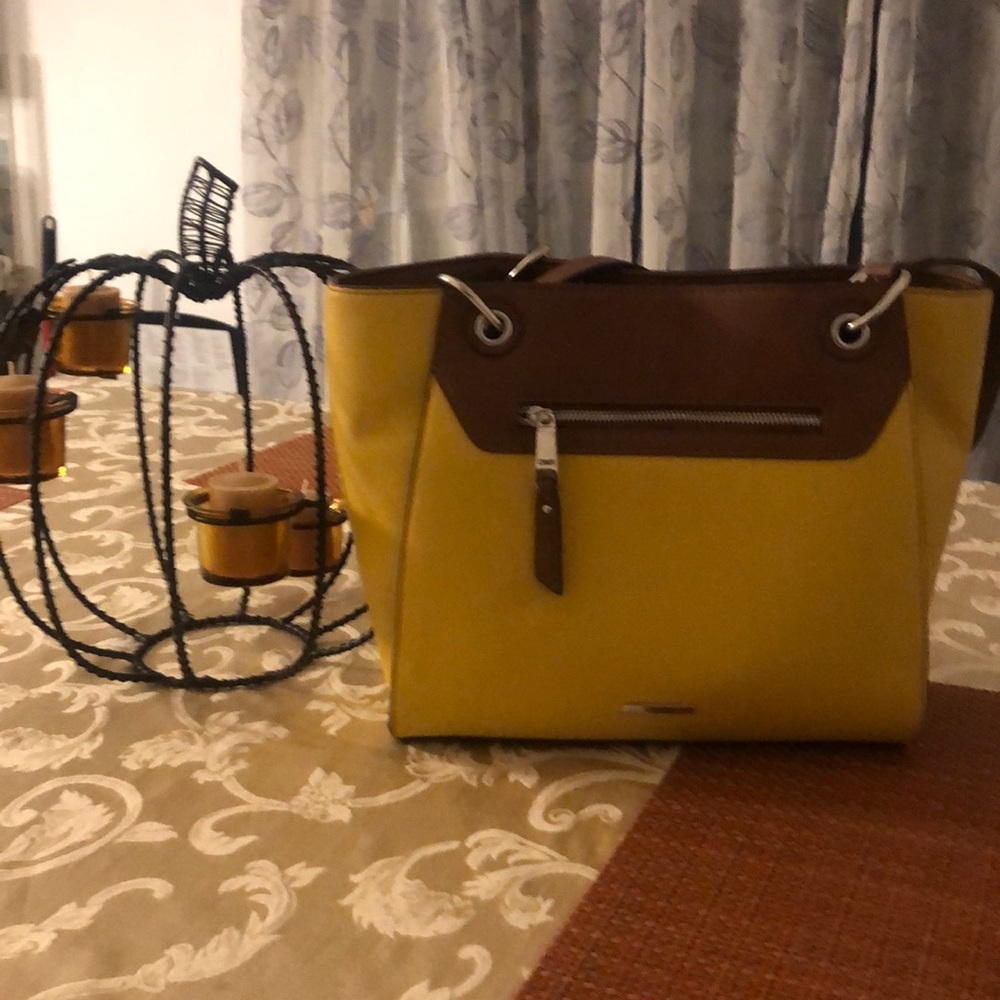 Hand / shoulder bag